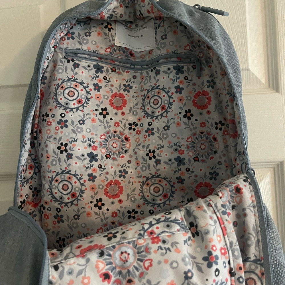 backpack - Picture 2 of 4